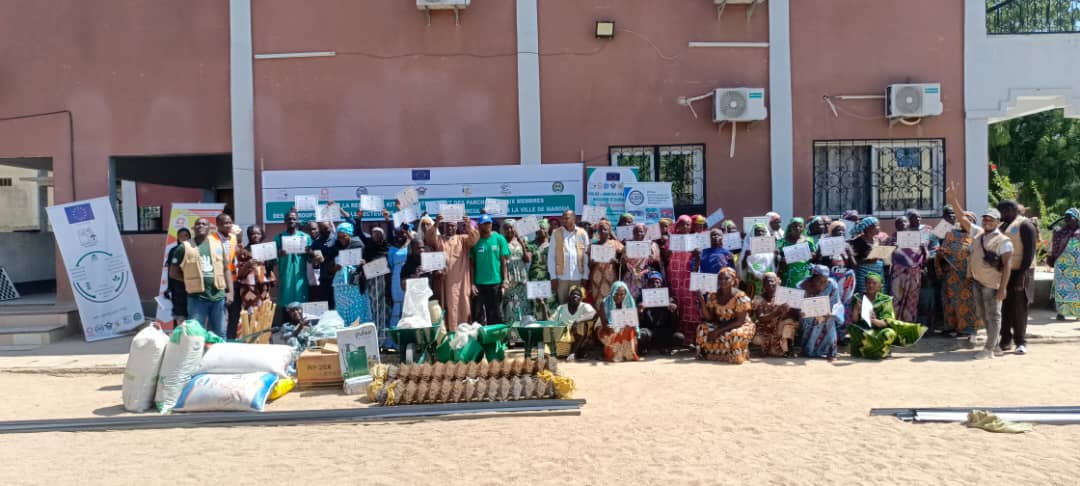 🌿 Remise officielle des attestations, des kits, matériels et intrants agricoles aux 25 groupements de l’économie verte et circulaire à Maroua
